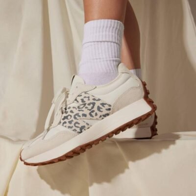 Womens New Balance 327 Sea Salt (108)